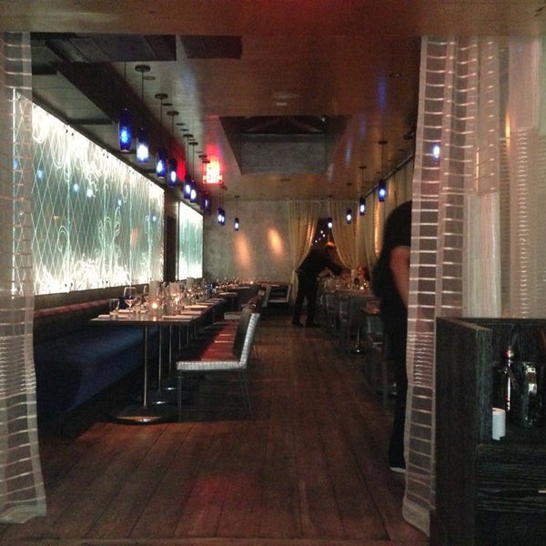 Foto scattata a Silver Restaurant &amp; Lounge da Ian P. il 1/8/2013