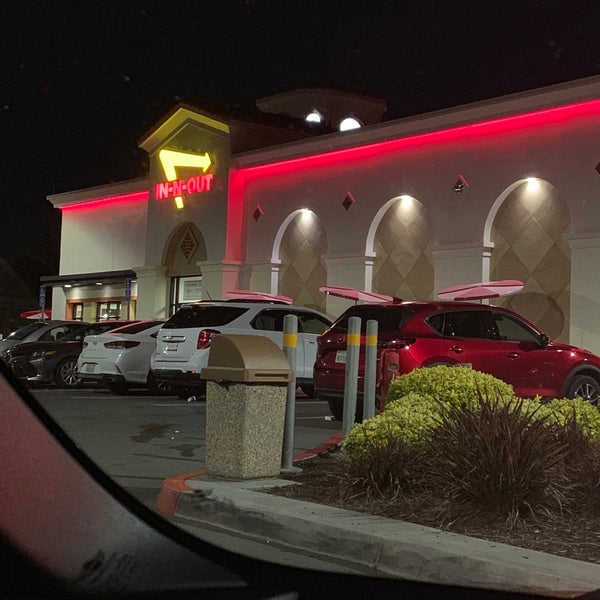Photo taken at In-N-Out Burger by Joseph M. on 5/24/2019
