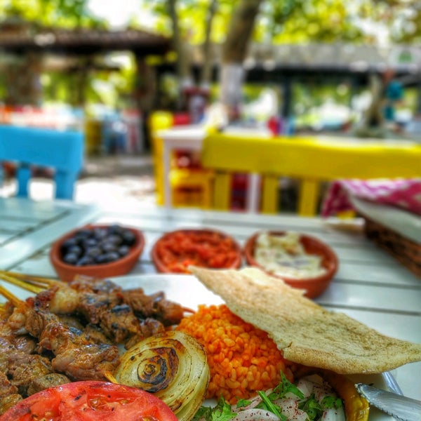 Снимок сделан в Ömür Restaurant пользователем Haydar İ. 8/13/2021
