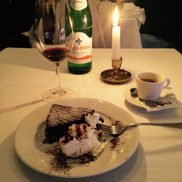 Foto tirada no(a) Osteria del Caffè Italiano por Elena T. em 3/7/2015