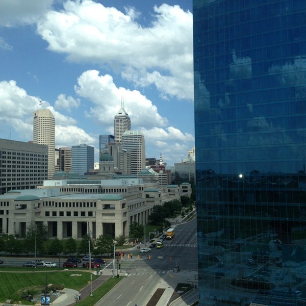 Foto scattata a SpringHill Suites by Marriott Indianapolis Downtown da Charles B. il 7/13/2013