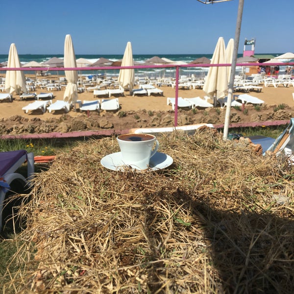 Das Foto wurde bei Tırmata Beach Club von Hakkı Ö. am 8/14/2016 aufgenommen