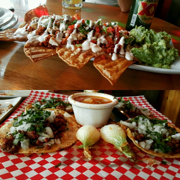 10/8/2016 tarihinde Juan G.ziyaretçi tarafından Héroes Restaurant &amp; Bar'de çekilen fotoğraf