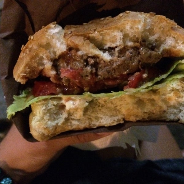 8/19/2014에 Alexandra님이 Burger Farm에서 찍은 사진