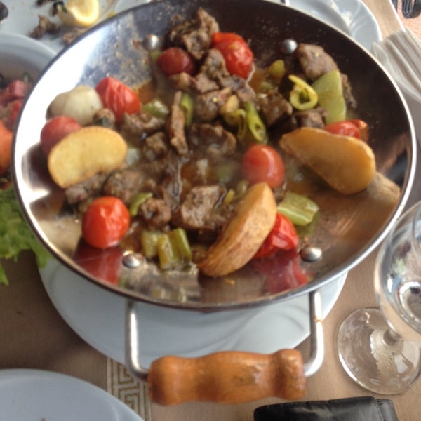 Foto diambil di Körfez Aşiyan Restaurant oleh Emre D. pada 6/7/2015