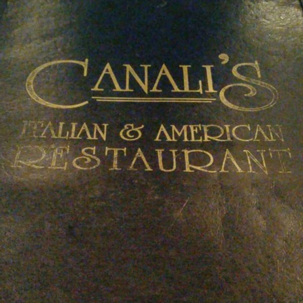 Foto tomada en Canali&#39;s Italian &amp; American Restaurant  por Derek R S. el 11/9/2019