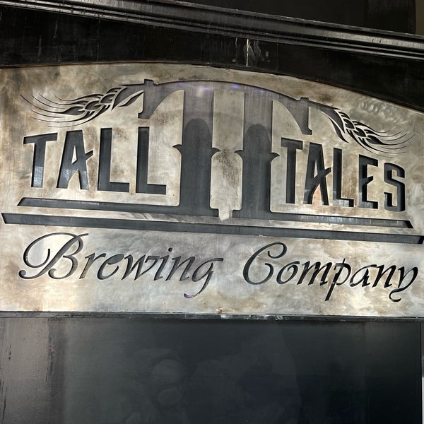 Photo prise au Tall Tales Brewery And Pub par Derek R S. le4/3/2022