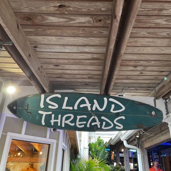 Foto diambil di Fager&#39;s Island Restaurant and Bar oleh Derek R S. pada 8/6/2022