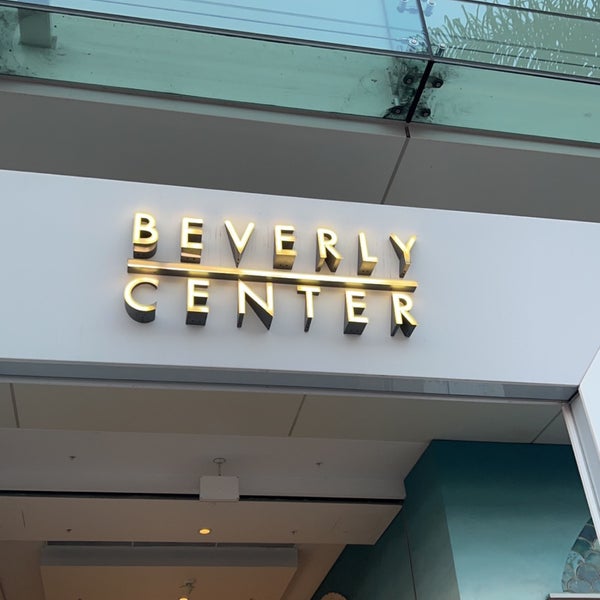 Foto tirada no(a) Beverly Center por Ramrom N. em 3/8/2022