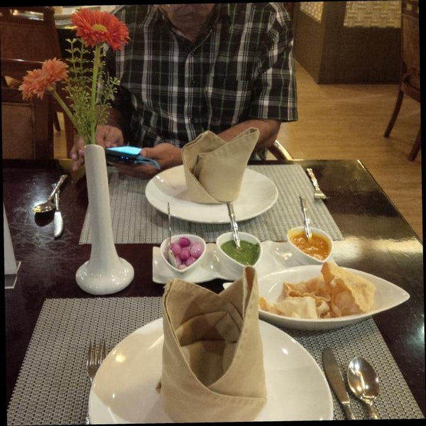 Photo taken at Queen&#39;s Tandoor Indian &amp; Fusion Cuisine by Dian R. on 5/27/2016