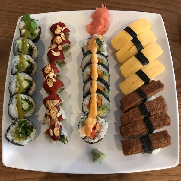 Foto scattata a Maiko Sushi Lounge da Shay T. il 5/27/2018