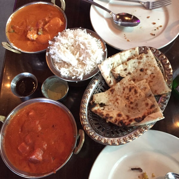Foto diambil di G&#39;Raj Mahal Cafe oleh Shay T. pada 10/15/2016