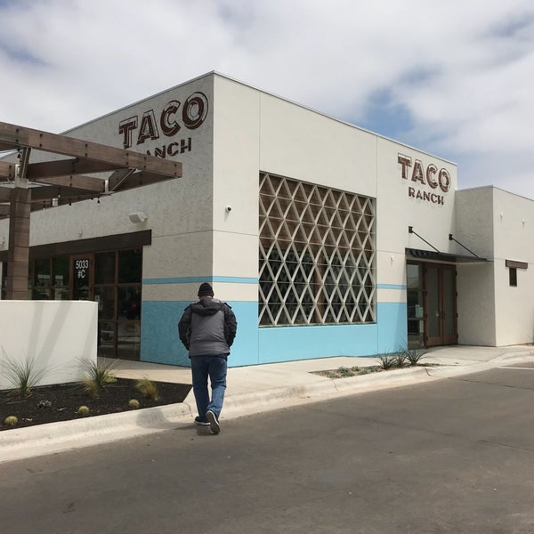 รูปภาพถ่ายที่ Taco Ranch โดย Shay T. เมื่อ 4/8/2018