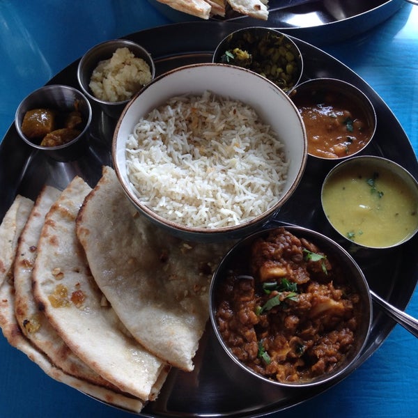 Foto scattata a New India Cuisine da Shay T. il 8/26/2014