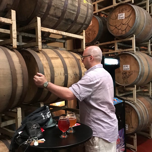 รูปภาพถ่ายที่ Adelbert&#39;s Brewery โดย Shay T. เมื่อ 7/14/2018