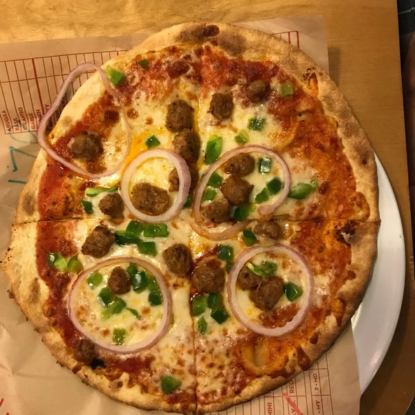Снимок сделан в MOD Pizza пользователем Shay T. 6/4/2018