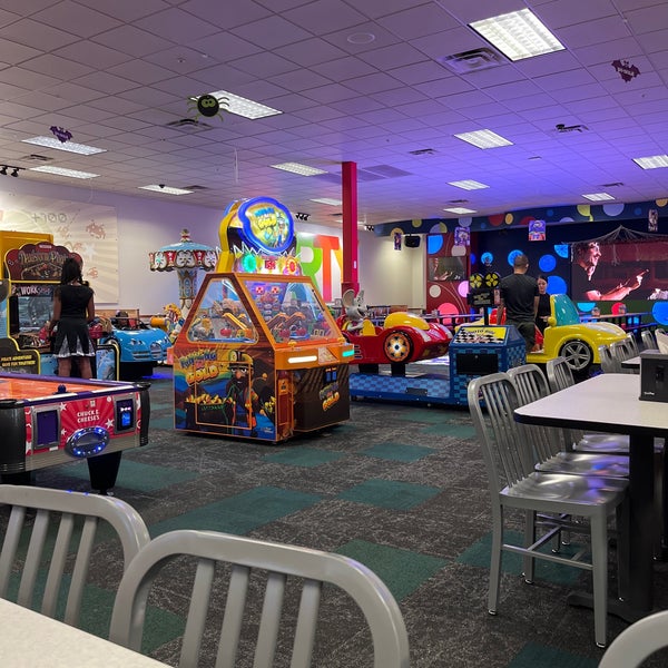 Chuck E. Cheese Salón de Videojuegos