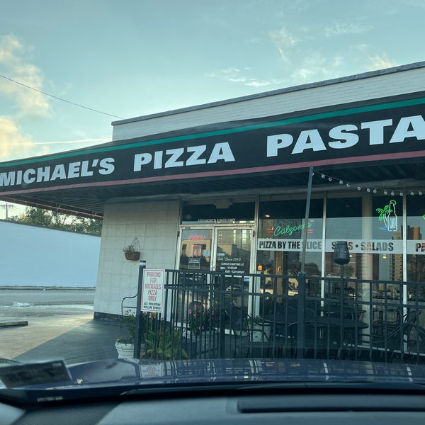 8/17/2023 tarihinde Dennis D.ziyaretçi tarafından Michael&#39;s Pizza, Pasta &amp; Grill'de çekilen fotoğraf