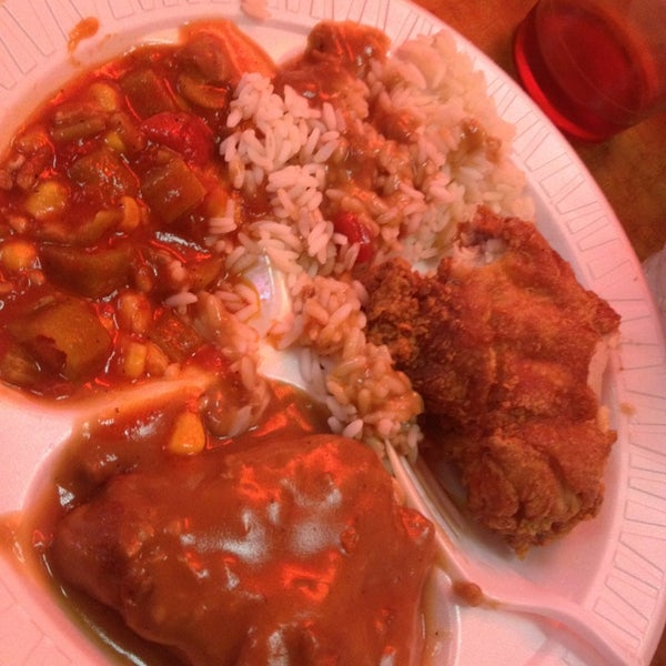 Photo prise au Charles&#39; Country Pan Fried Chicken par paisley le1/24/2013