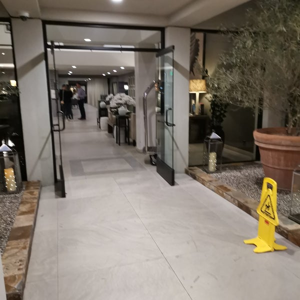 Foto tomada en Luxe Sunset Boulevard Hotel  por Marsha C. el 5/30/2019