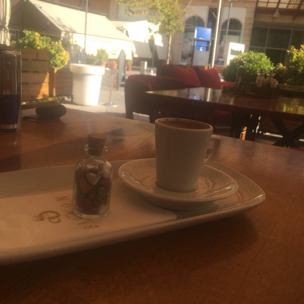 รูปภาพถ่ายที่ Balkon Cafe &amp; Restaurant โดย Mehmet เมื่อ 9/21/2021