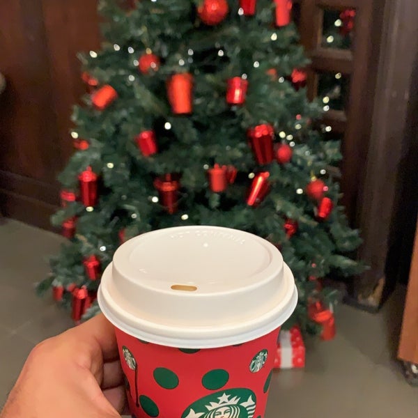 Das Foto wurde bei Starbucks von Sinan am 12/9/2019 aufgenommen