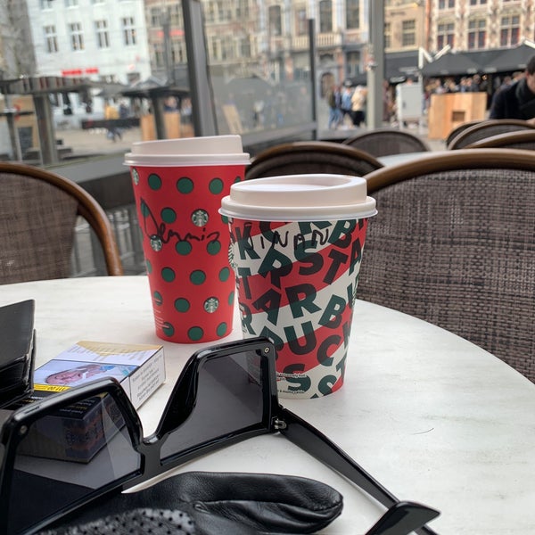 รูปภาพถ่ายที่ Starbucks โดย Sinan เมื่อ 11/25/2019