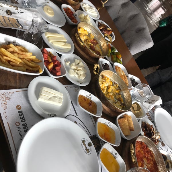 Снимок сделан в Kasr-ı Ala Restaurant пользователем Bülent Ç. 12/1/2019