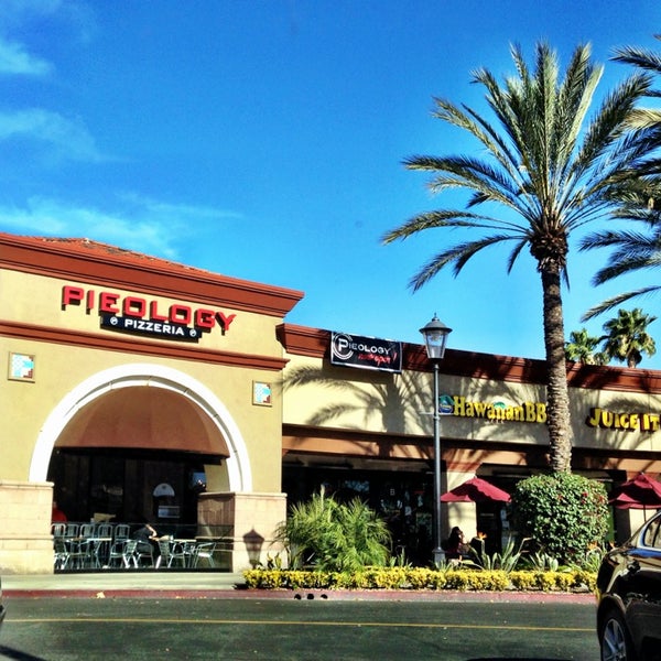 Foto scattata a Pieology Pizzeria da ✌Maryanne D. il 1/9/2014