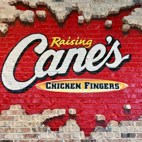 รูปภาพถ่ายที่ Raising Cane&#39;s Chicken Fingers โดย ✌Maryanne D. เมื่อ 9/22/2016