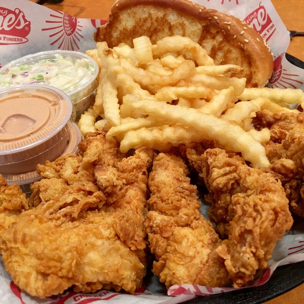 Photo taken at Raising Cane&#39;s Chicken Fingers by ✌Maryanne D. on 9/22/2016