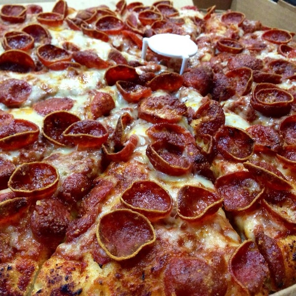 รูปภาพถ่ายที่ Mountain Mike&#39;s Pizza โดย ✌Maryanne D. เมื่อ 7/20/2014