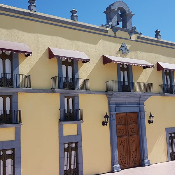 De camino a la estación de tren podrás encontrar reproducciones a escala de edificios históricos de Querétaro. #HeyQuerétaro
