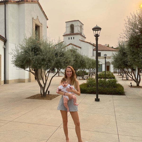 Calabasas Public Library Biblioteca