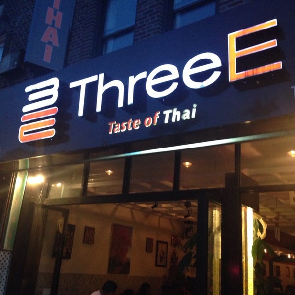 8/25/2013 tarihinde Adam S.ziyaretçi tarafından 3E Taste of Thai'de çekilen fotoğraf
