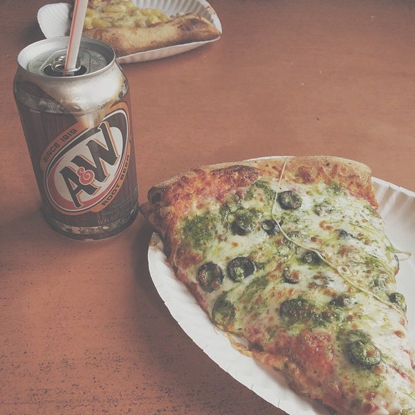 1/15/2015にZoe T.がSeniore&#39;s Pizzaで撮った写真