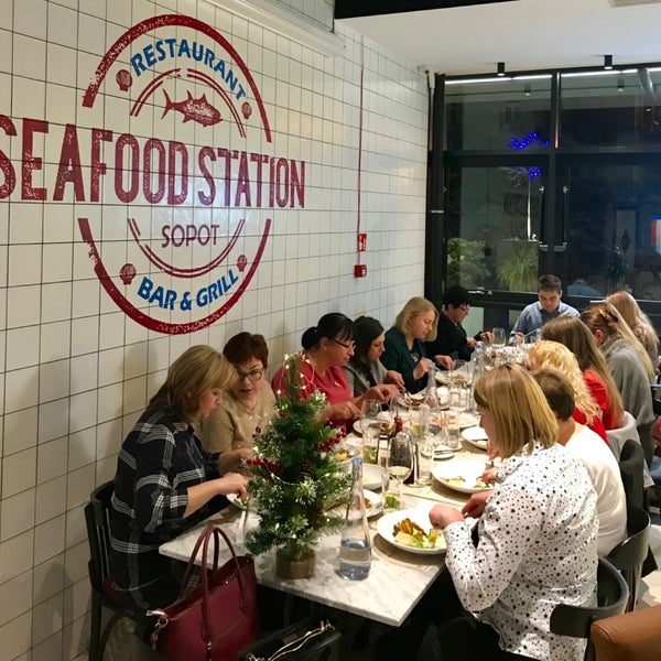 Photo taken at SEAFOOD STATION RESTAURANT, BAR &amp; GRILL by Aga D. on 12/17/2018