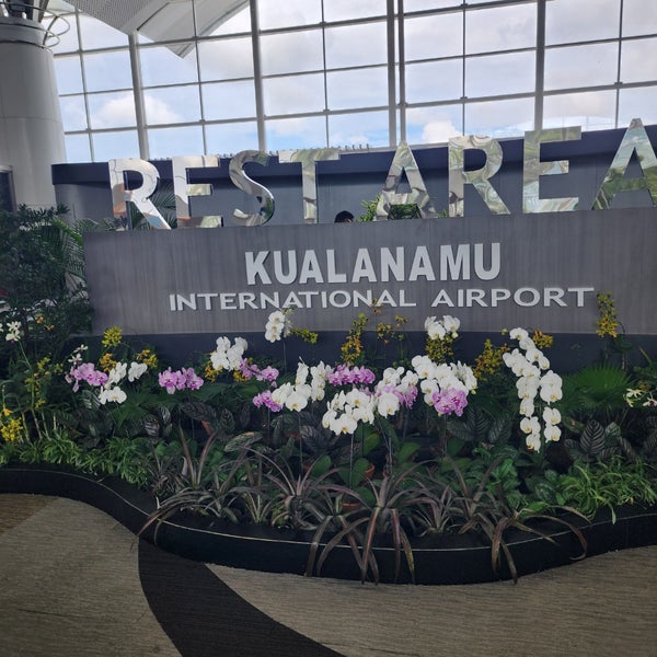 Foto diambil di Bandar Udara Internasional Kualanamu (KNO) oleh Wita A. pada 12/13/2023
