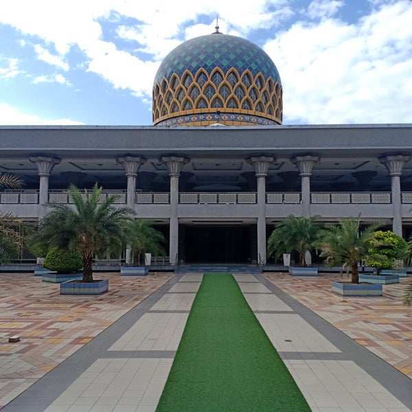 Photo taken at Masjid KLIA (Sultan Abdul Samad Mosque) by Zulqarnain Z. on 1/6/2020