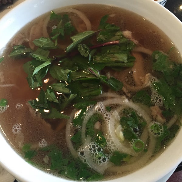 Das Foto wurde bei Pho Hoa Restaurant von Jasmine J. am 4/26/2015 aufgenommen
