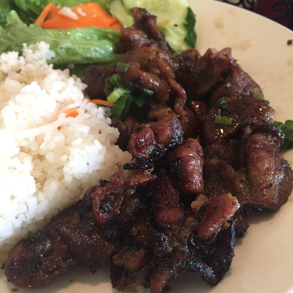 Foto scattata a Pho Hoa Restaurant da Jasmine J. il 4/26/2015