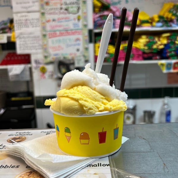 Photo taken at The Original Chinatown Ice Cream Factory by Minh N. on 12/11/2021