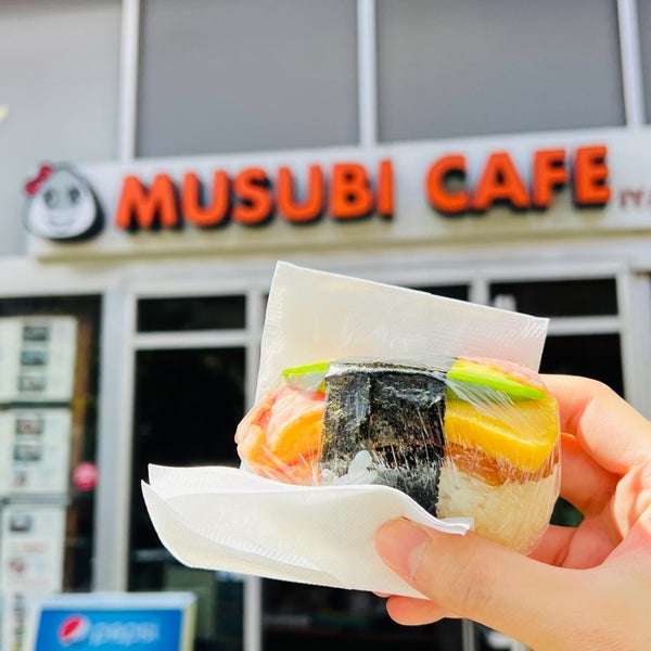 รูปภาพถ่ายที่ Musubi Cafe IYASUME โดย shuya t. เมื่อ 9/22/2023