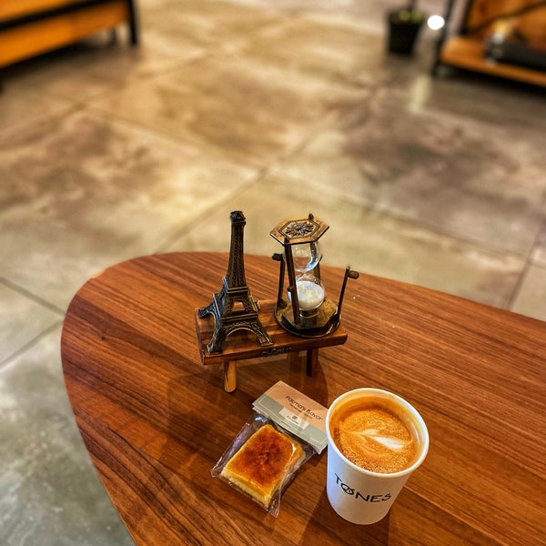 1/6/2022 tarihinde Abdulaziz ♍️ziyaretçi tarafından Tones Coffee'de çekilen fotoğraf