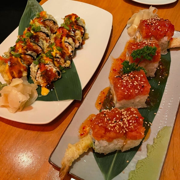 Foto tirada no(a) Masu Sushi por B em 11/6/2021