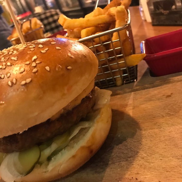2/29/2020 tarihinde .ziyaretçi tarafından Burger Sound Grill Steaks'de çekilen fotoğraf