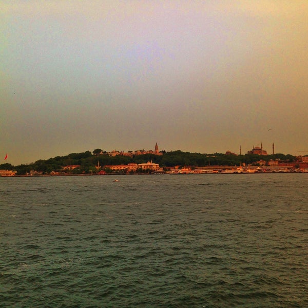 5/17/2013 tarihinde Erhan T.ziyaretçi tarafından Karaköy Liman Lokantası'de çekilen fotoğraf