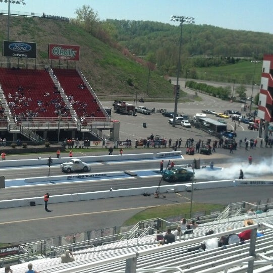 Foto diambil di Bristol Dragway oleh Tracy G. pada 4/27/2013