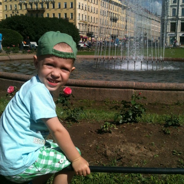 Фонтан у Казанского собора