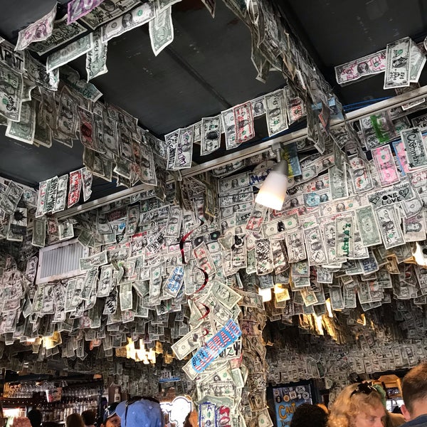รูปภาพถ่ายที่ Siesta Key Oyster Bar โดย Austin B. เมื่อ 7/3/2018